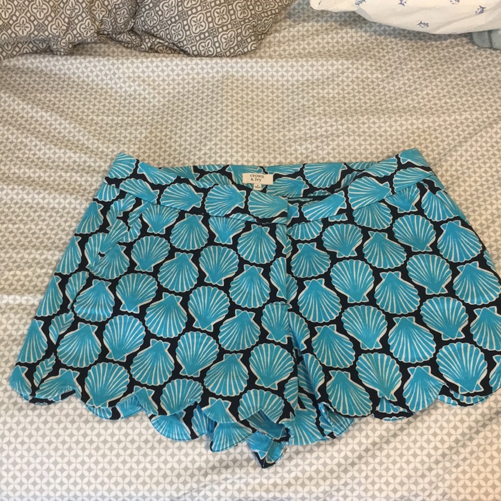 Scalloped Short